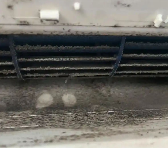 城固空调吹的风有股烧焦味是怎么回事